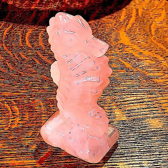 ROSE QUARTZ SEA HORSE CARVED UNCONDITIONAL LOVE HEALING STONE 3 INCH TALL NEW - Picture 1 of 7